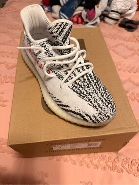 Yeezy Boost 350 V2 Kids Shoes - White/Black